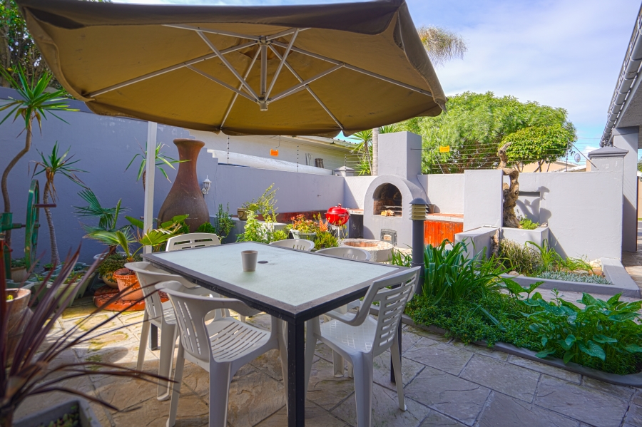 8 Bedroom Property for Sale in Melkbosstrand Central Western Cape
